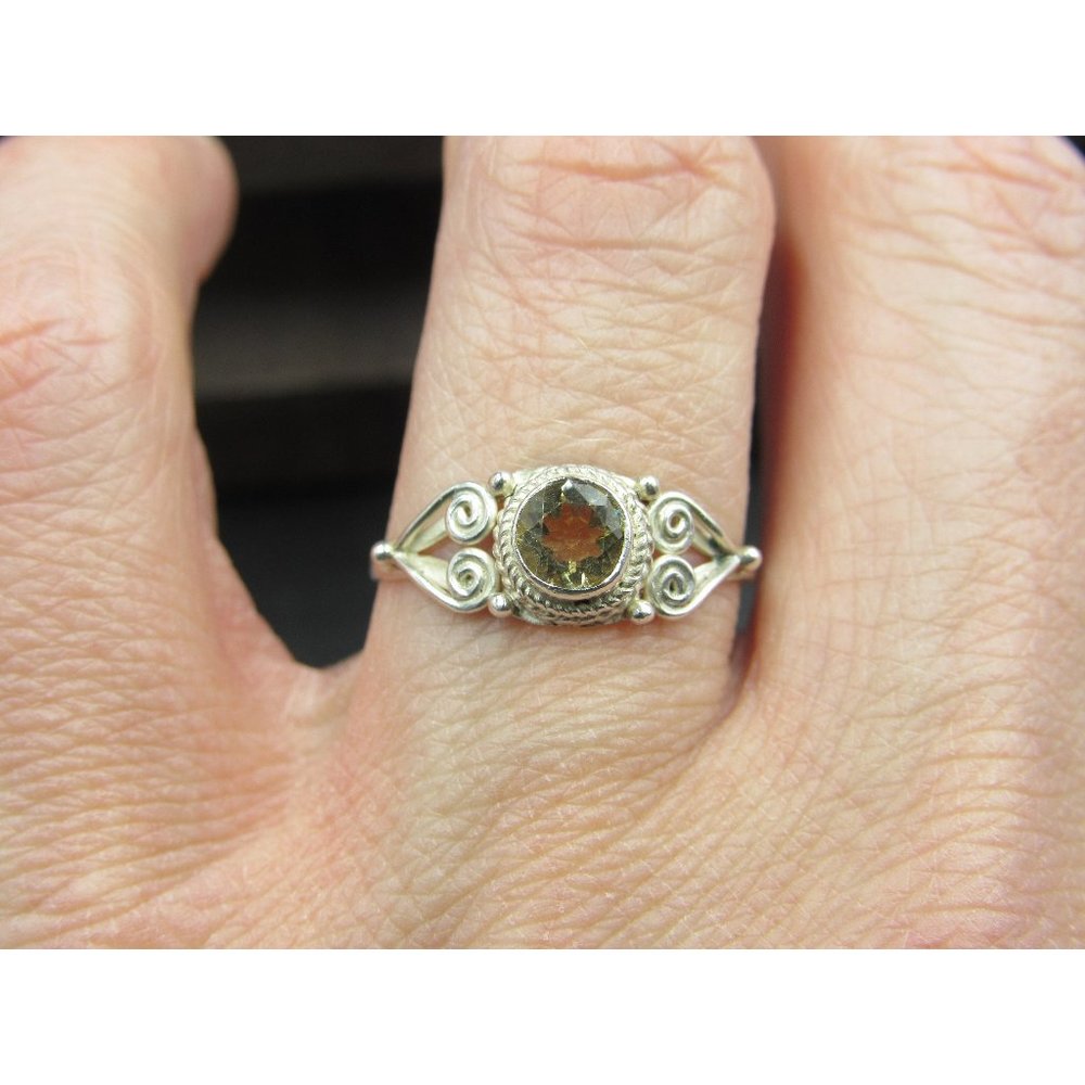 Size 8 Sterling Silver Tarnished Heart Accent Citrine Gem Band Ring